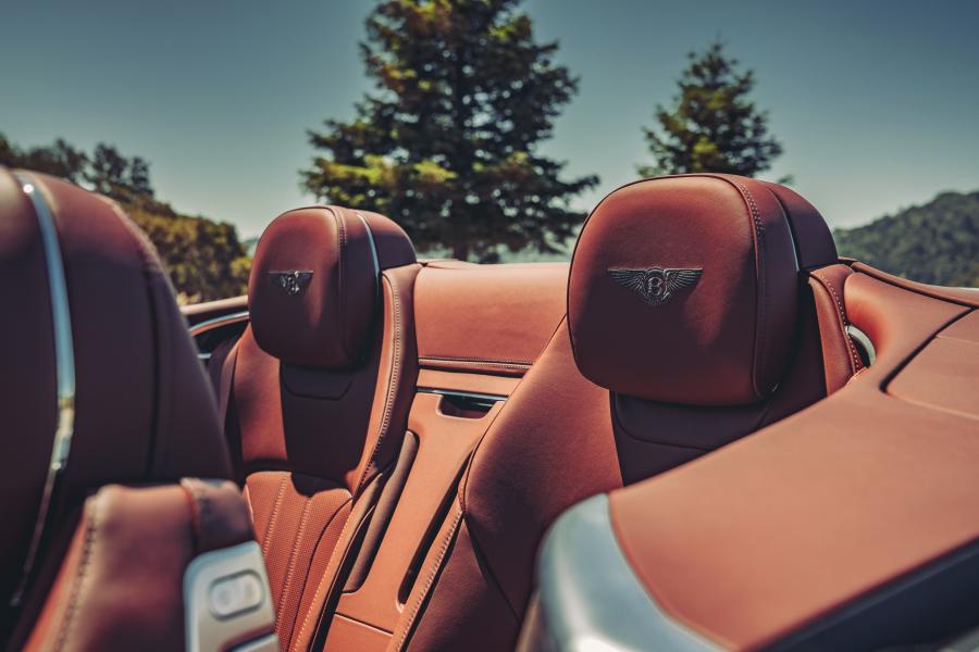 Интерьер Bentley Continental GT V8 Convertible 2019 года  (NA) (фото 28 из 40)